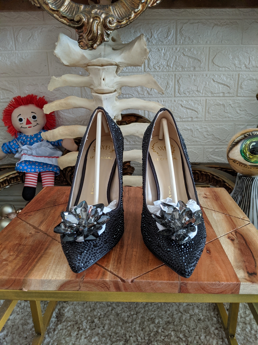 Le Chateau Elegant Black Crystal Pointed Toe Women's Pumps